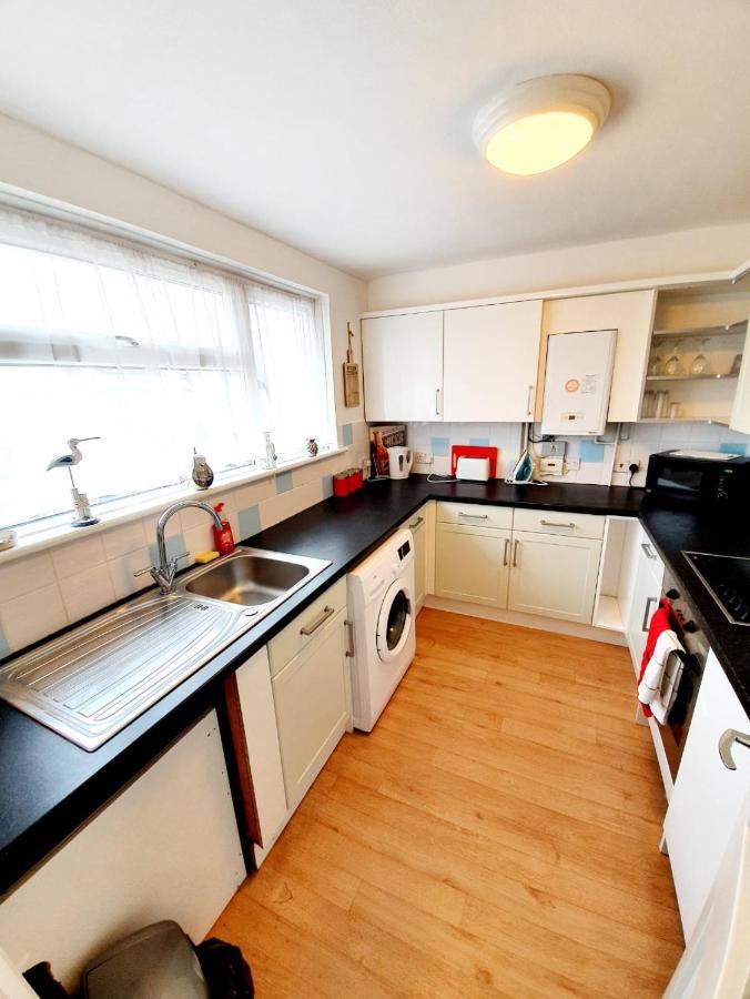 Rayleigh Town Centre 2 Bedroom Apartment ภายนอก รูปภาพ