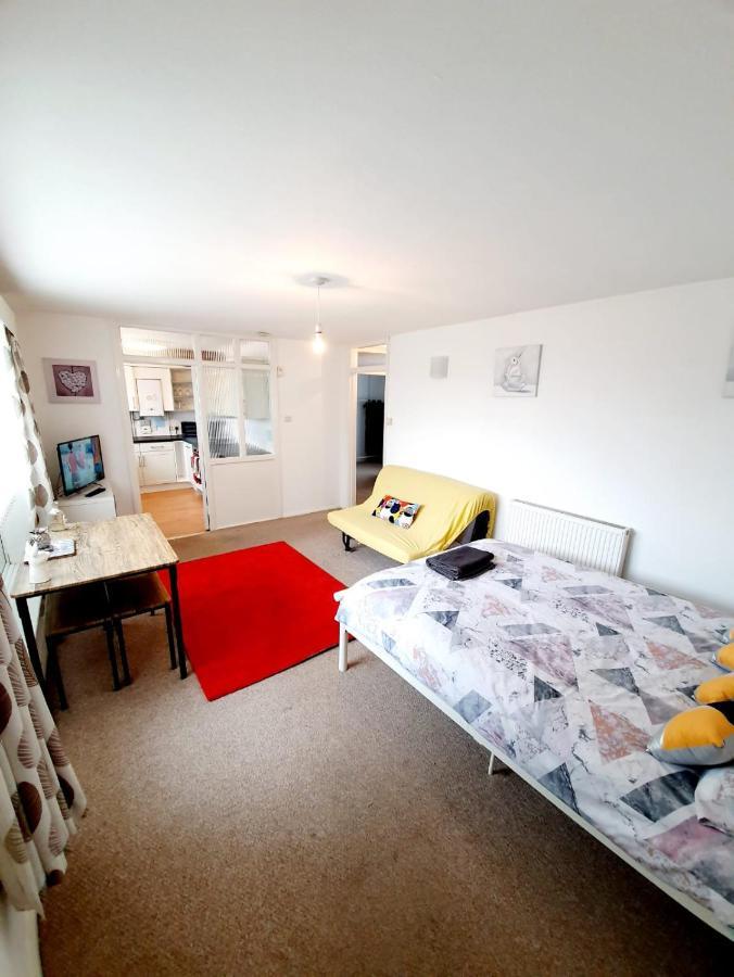 Rayleigh Town Centre 2 Bedroom Apartment ภายนอก รูปภาพ