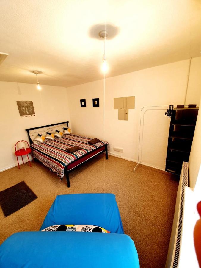 Rayleigh Town Centre 2 Bedroom Apartment ภายนอก รูปภาพ