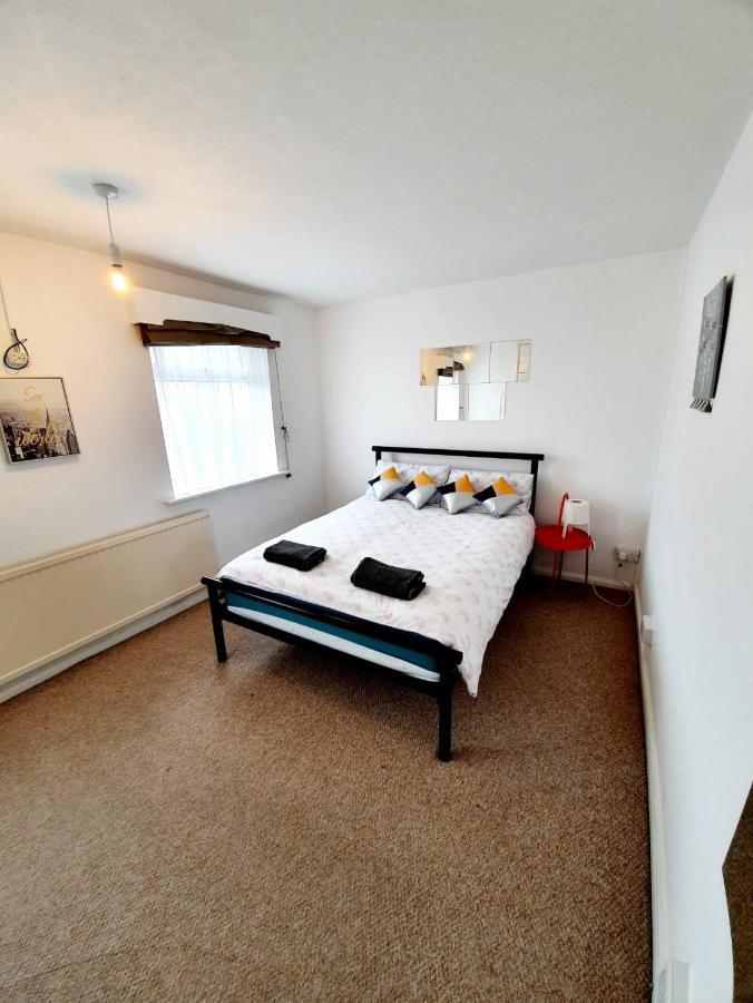 Rayleigh Town Centre 2 Bedroom Apartment ภายนอก รูปภาพ