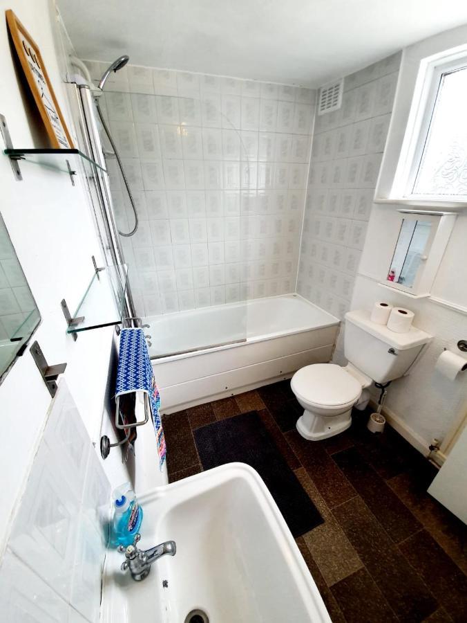 Rayleigh Town Centre 2 Bedroom Apartment ภายนอก รูปภาพ